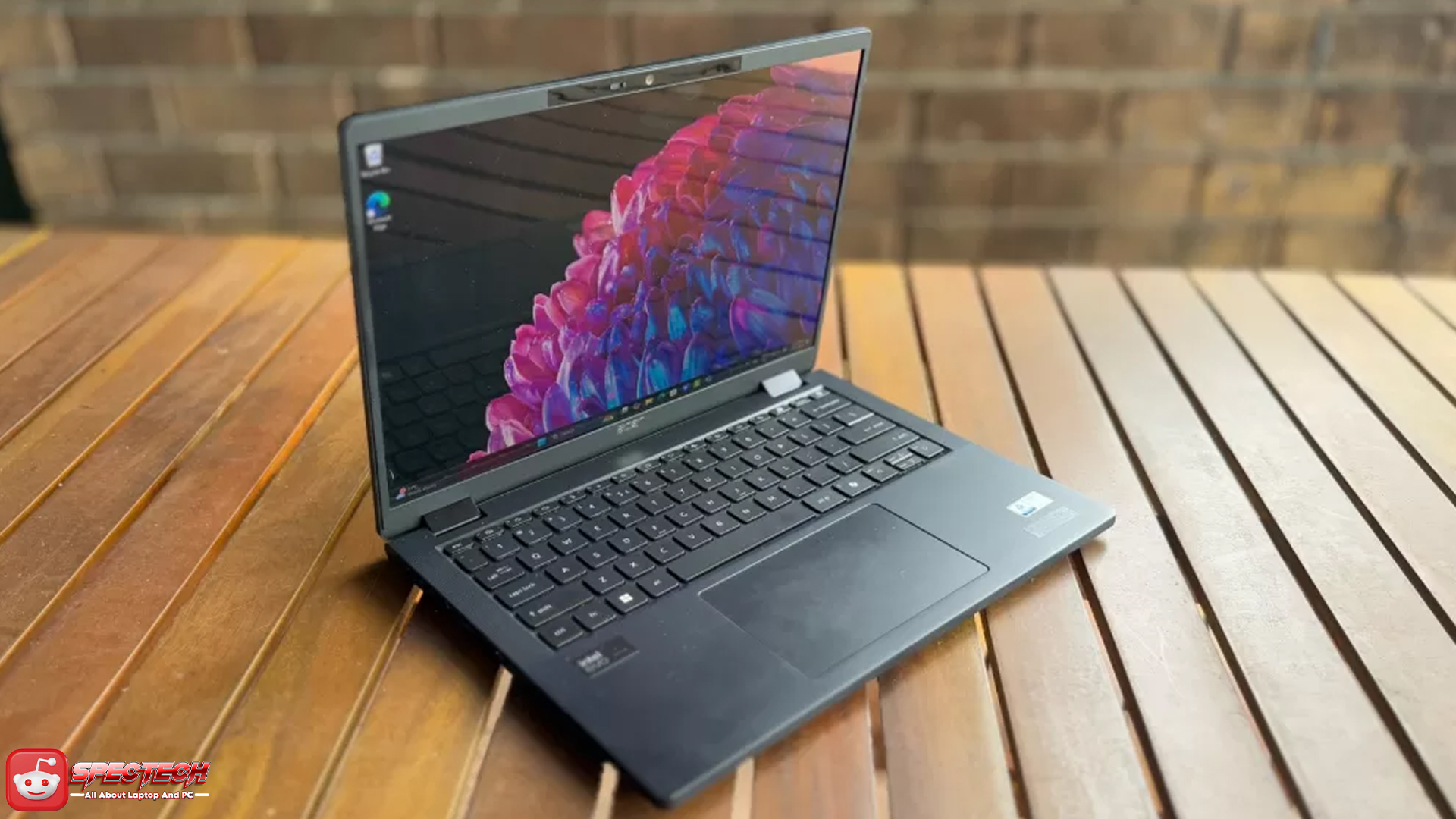 TravelMate P6: Laptop Langsing yang Nggak Bikin Kompromi